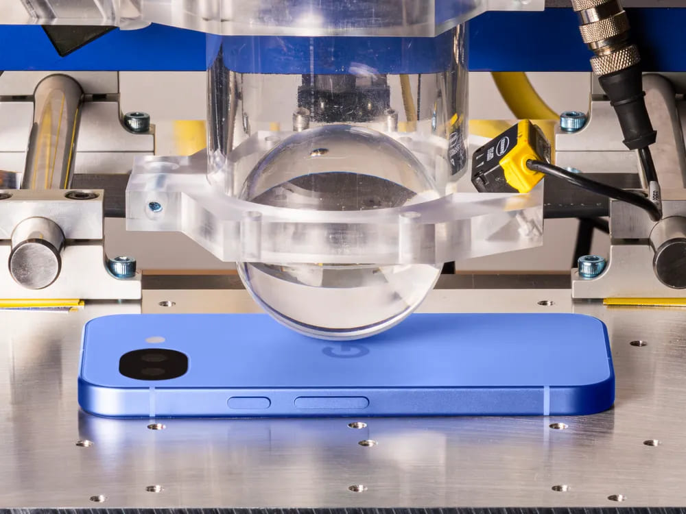 test de durabilité du Google Pixel 10a en laboratoire